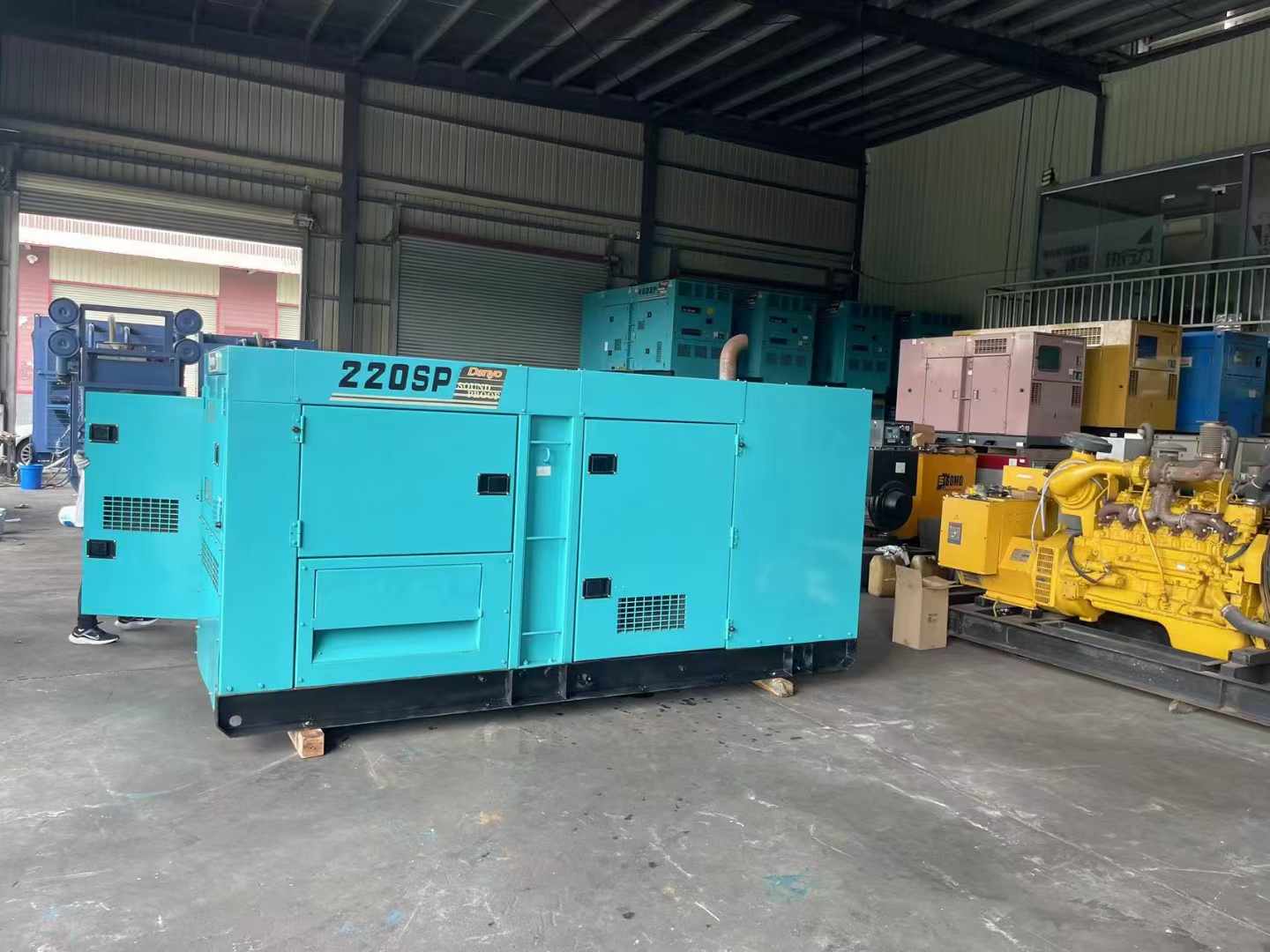 弓长岭柴油发电机组长期不间断运行时，如何监控其温度和压力？